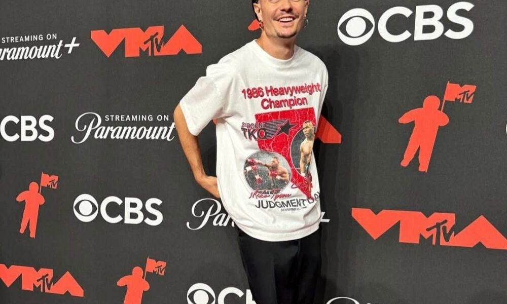 Adriano Bettinelli: da Amici di Maria De Filippi ai palchi mondiali con Mariah Carey