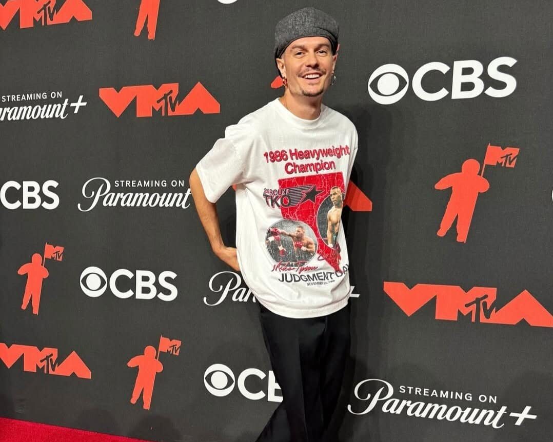 Adriano Bettinelli: da Amici di Maria De Filippi ai palchi mondiali con Mariah Carey