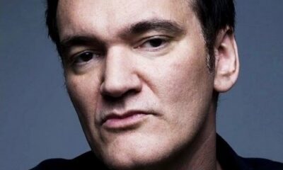 Tarantino contro Hollywood. Al podcast di Ellis il regista spara a zero su Dano, facendo infuriare l'intera industria che gli si rivolta contro. I difensori di Tarantino parlano di ipocrisia e di attacco al free speech americano, ma il problema non è Tarantino in sé: Hollywood è in crisi esistenziale fra AI, piattaforme di streaming e incassi in picchiata, e quindi chiede a tutti gli addetti ai lavori di presentarsi come una famiglia amorevolmente unita all'esterno, in attesa di tempi migliori.