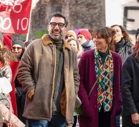 Edoardo Leo e Claudia Pandolfi nel film '2 cuori e 2 capanne' di Massimiliano Bruno ( @2 cuori e 2 capanne)