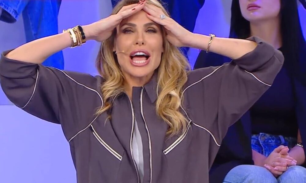 Ilary Blasi denuncia (ancora) Francesco Totti. Le motivazioni