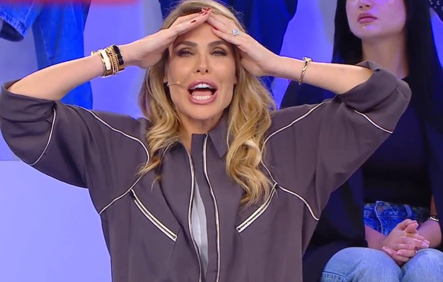 Ilary Blasi denuncia (ancora) Francesco Totti. Le motivazioni