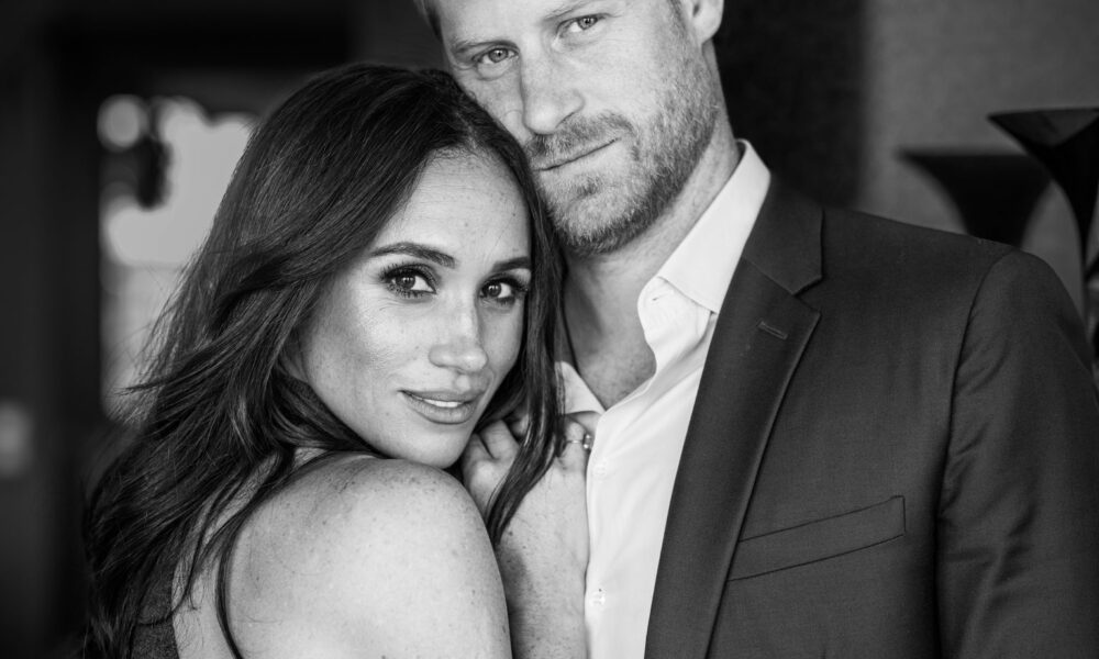 Harry in lacrime contro i tabloid inglesi: "Avete distrutto la vita di mia moglie"