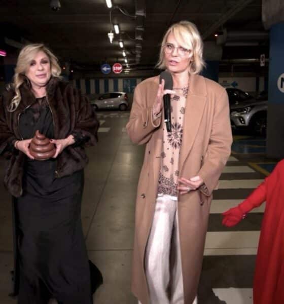 Striscia la Notizia: il debutto in prima serata tra la "new entry" Maria De Filippi e gli ospiti d'eccezione