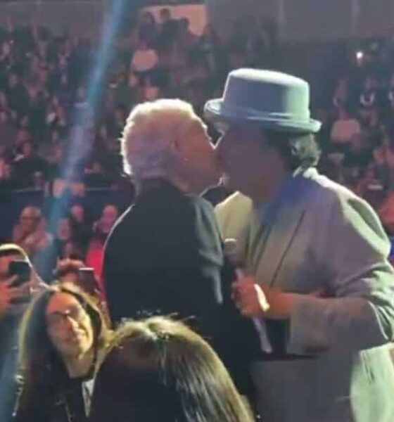 Renato Zero ferma il concerto per abbracciare Enrica Bonaccorti (VIDEO)