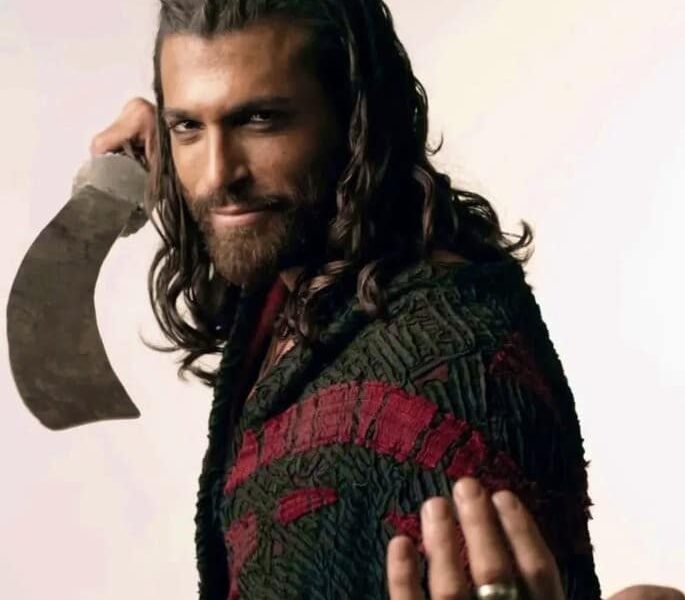 Can Yaman tra gli ospiti della prima serata di Sanremo 2026