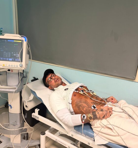 Fabrizio Corona ricoverato in cardiologia, ironizza sui social: "Non mi state fermando, mi state ricreando"