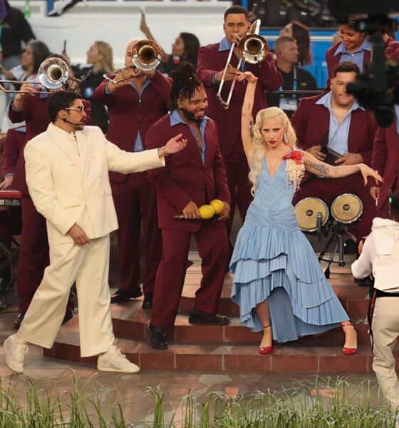 Super Bowl, Lady Gaga appare a sorpresa al fianco di Bad Bunny