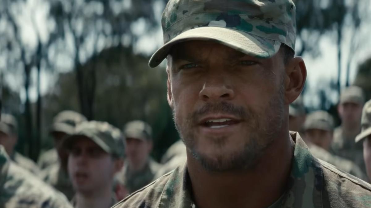 Netflix fa centro con War Machine. Alan Ritchson si conferma una star dell'action in un film pensato per rubare abbonati a Prime, che guarda caso a breve pubblicherà la quarta stagione di "Reacher" più lo spin-off "Neagley". La guerra fra le piattaforme per conquistare il segmento di mercato degli appassionati di action si fa sempre più calda.