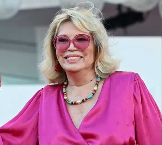 Belve torna il 21 aprile: Amanda Lear tra le prime ospiti