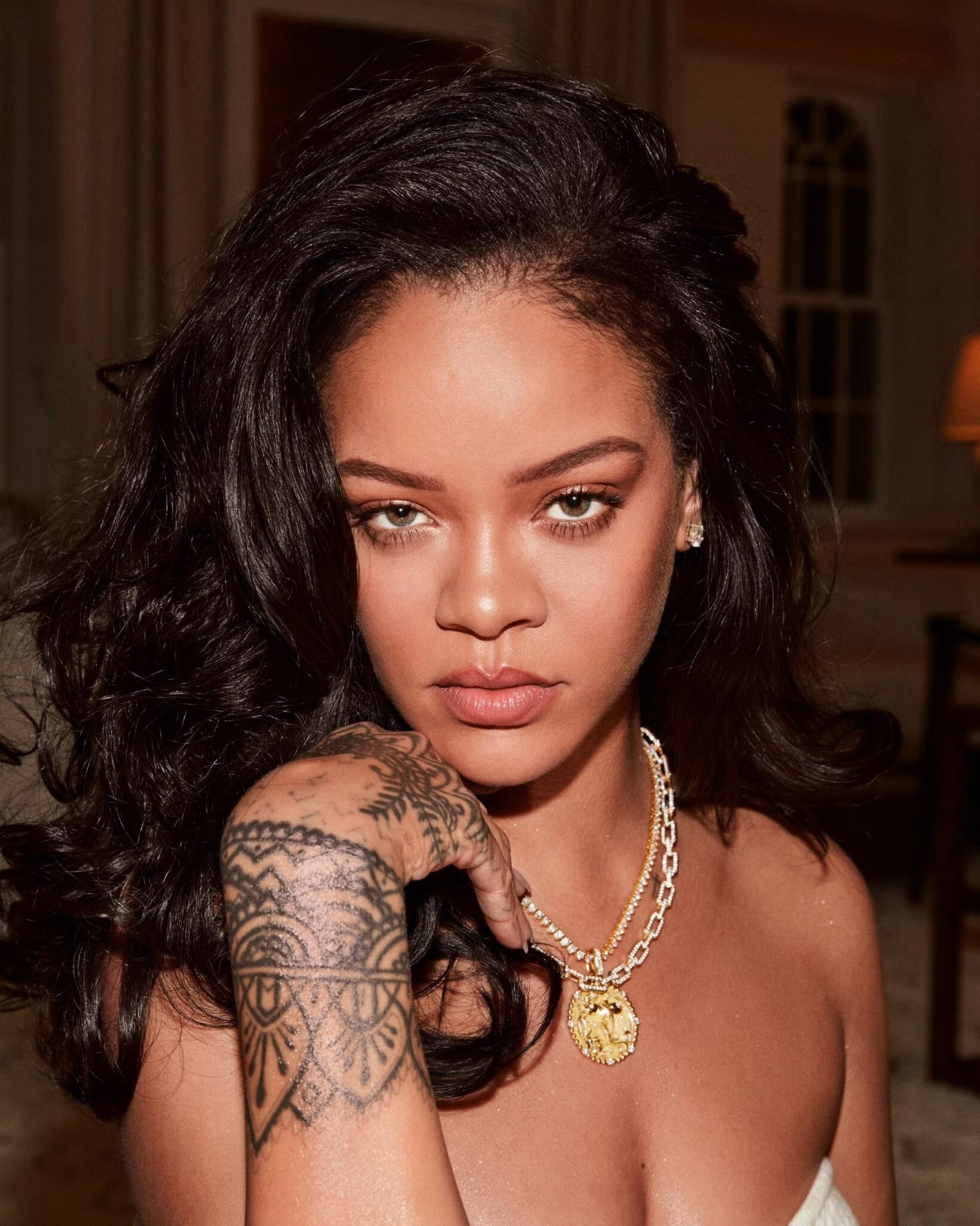 Paura per Rihanna! Sparatoria contro la sua villa di Beverly Hills