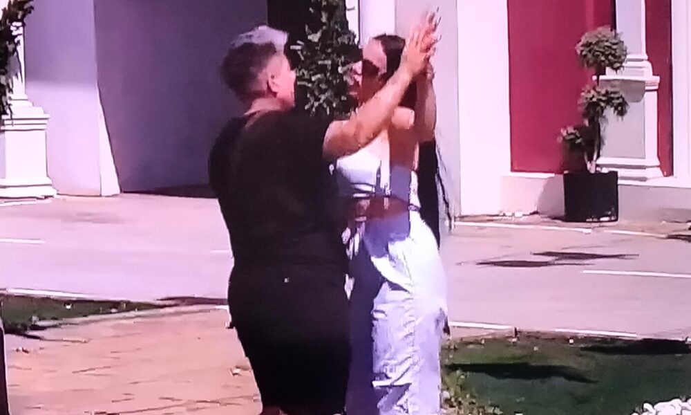 Shock al Grande Fratello serbo! Tentato strangolamento in diretta (VIDEO)