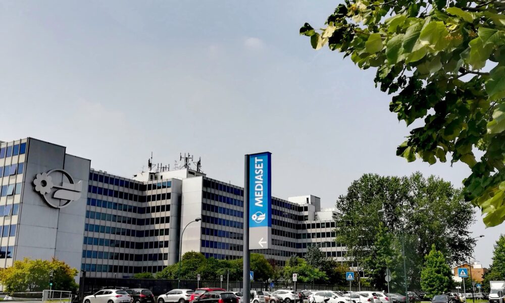 Mediaset risponde a Barbara d’Urso: “L’Azienda respinge ogni addebito ed è fiduciosa sull’esito positivo della controversia”