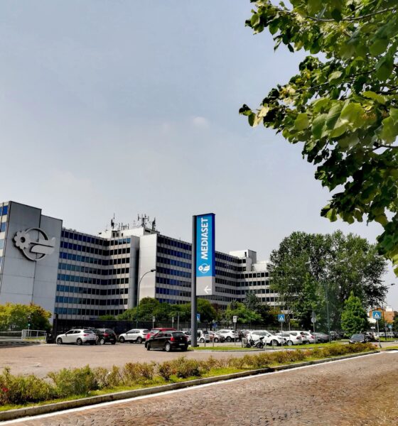 Mediaset risponde a Barbara d’Urso: “L’Azienda respinge ogni addebito ed è fiduciosa sull’esito positivo della controversia”