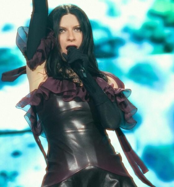 Laura Pausini bacchetta un fan ubriaco: "Bere tanto non aiuta a fare l’amore"