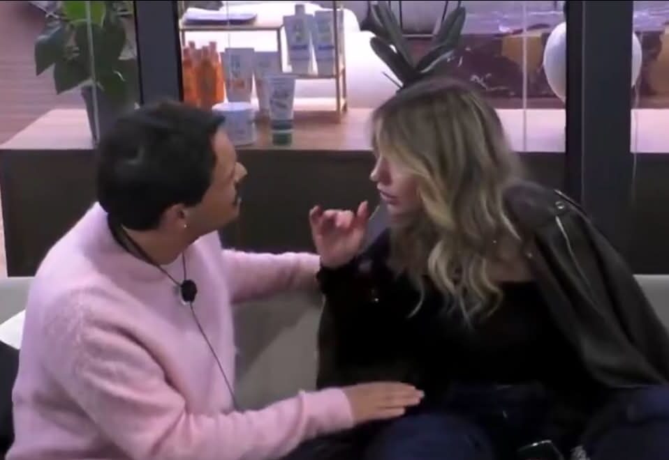 Grande Fratello VIP, Lucia minaccia Renato: "Tiro fuori tutto quello che mi hai detto sotto le coperte"