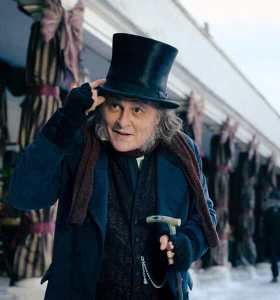 Johnny Depp arriva al cinema come Ebenezer Scrooge (trailer ufficiale)