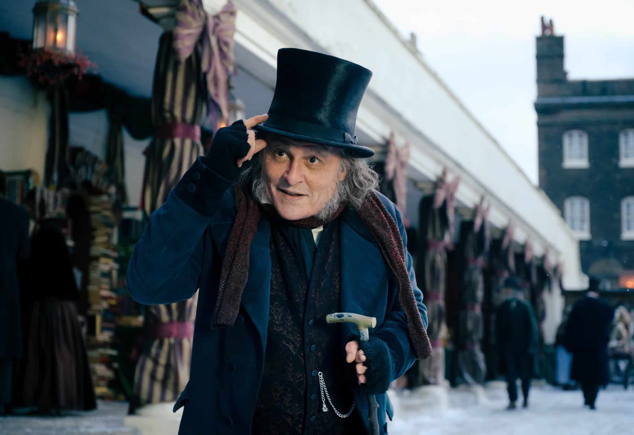 Johnny Depp arriva al cinema come Ebenezer Scrooge (trailer ufficiale)