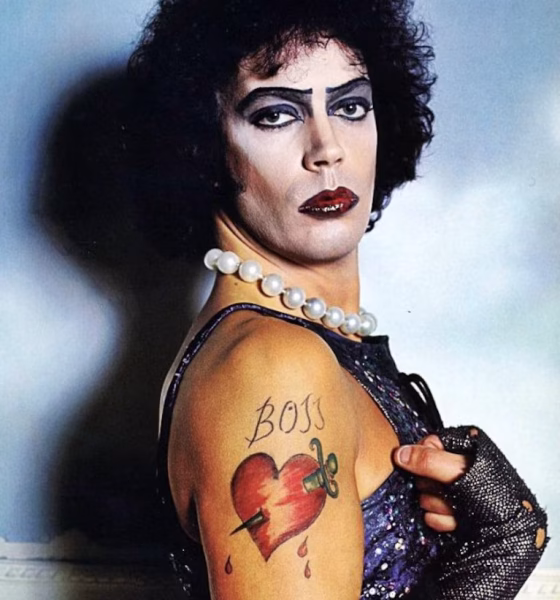The Rocky Horror Show è omotransfobico? Per l'attuale comunità LGBTQI+ il film è un inno a stereotipi e pregiudizi, e ne chiede l'oblio. I fans dell'opera al contrario ne rivendicano il valore provocatorio e liberatorio per l'epoca, e lo considerano un classico intramontabile della controcultura.