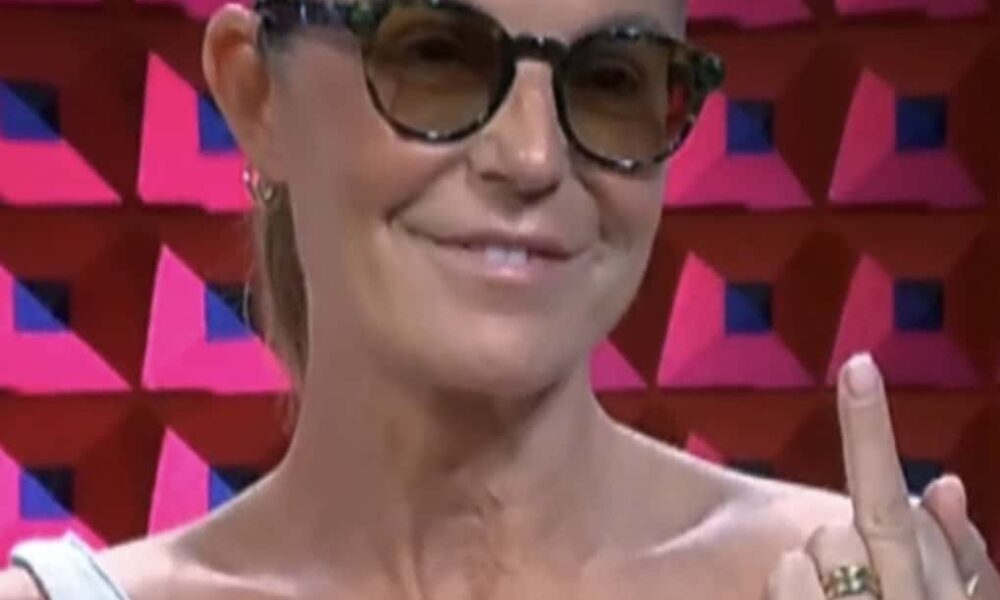 Pagelle della sesta puntata del GFVIP. Marina giù quel dito medio! Fate uscire Alex da Centovetrine. Piera e Guenda: emozioni a secco. Ilary e l'ennesima frecciatina a Totti: ma quando finisce Ballando?