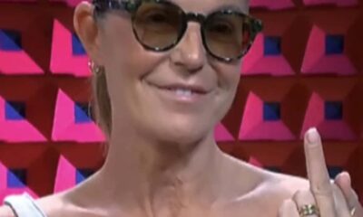 Pagelle della sesta puntata del GFVIP. Marina giù quel dito medio! Fate uscire Alex da Centovetrine. Piera e Guenda: emozioni a secco. Ilary e l'ennesima frecciatina a Totti: ma quando finisce Ballando?