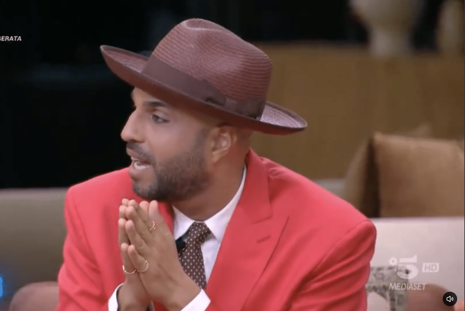 GFVIP, Jonathan Kashanian gioca sporco tentando la carta dell’omofobia contro Andreas Müller. Selvaggia si infuria e lo accusa di avere “fregato” tutti