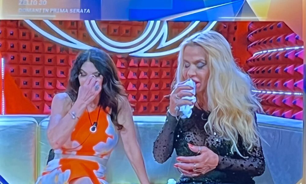 GFVIP, DIRETTA di Lunedì 12 ottobre. Jonathan riabilitato da Selvaggia. Carmen da una testata a Valeria: tagli e sangue in Casa