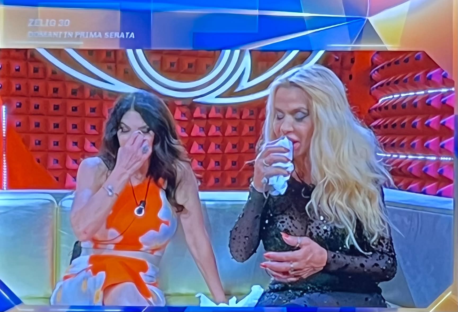 GFVIP, DIRETTA di Lunedì 12 ottobre. Jonathan riabilitato da Selvaggia. Carmen da una testata a Valeria: tagli e sangue in Casa