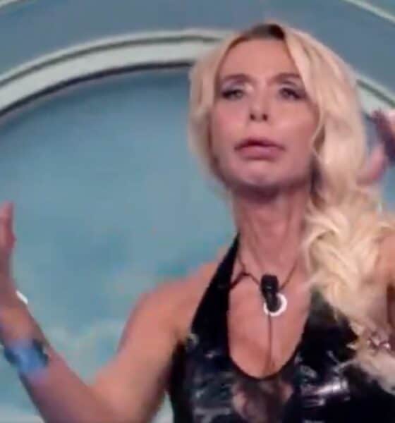 Senza Carmen Di Pietro non esisterebbero i capricci stellari di Valeria Marini. E il GFVIP sta guardando altrove (lo streaming?)