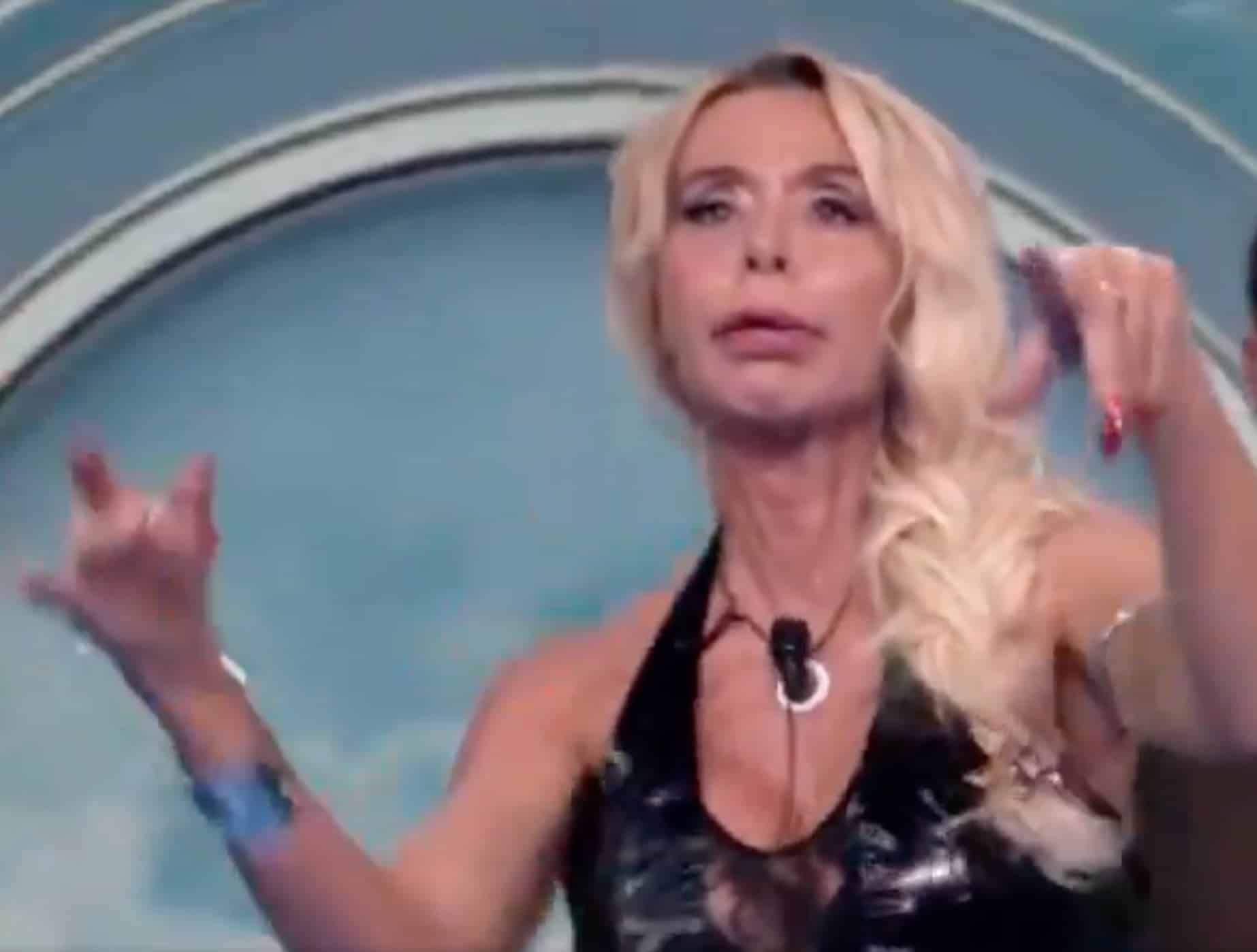 Senza Carmen Di Pietro non esisterebbero i capricci stellari di Valeria Marini. E il GFVIP sta guardando altrove (lo streaming?)