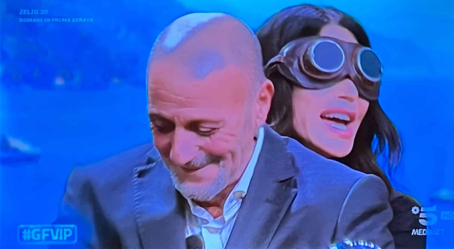 GFVIP, DIRETTA di Lunedì 19 Ottobre. Valeria e Giulia di nuovo ai ferri corti. Megan incontra la mamma. Continua la frattura tra veterani ed esordienti. Nata una nuova ship: Carmen e Luigi l'olivaro. In 5 al televoto