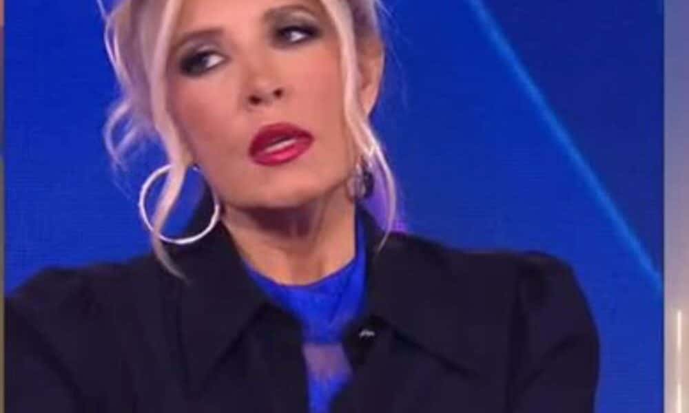 GFVIP, DIRETTA di Lunedì 19 Ottobre. Valeria e Giulia di nuovo ai ferri corti. Megan incontra la mamma. Continua la frattura tra veterani ed esordienti. Nata una nuova ship: Carmen e Luigi l'olivaro. In 7 al televoto