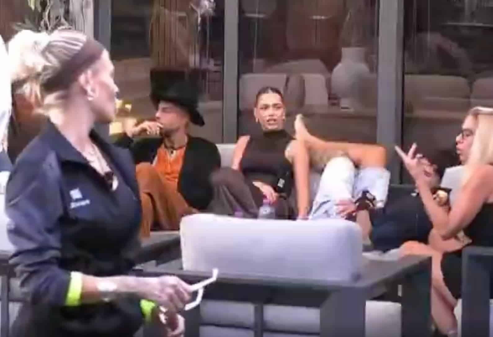 GFVIP, scontro tra Valeria Marini e Giulia Provvedi: "Sei bassa di testa. Sei da manicomio"