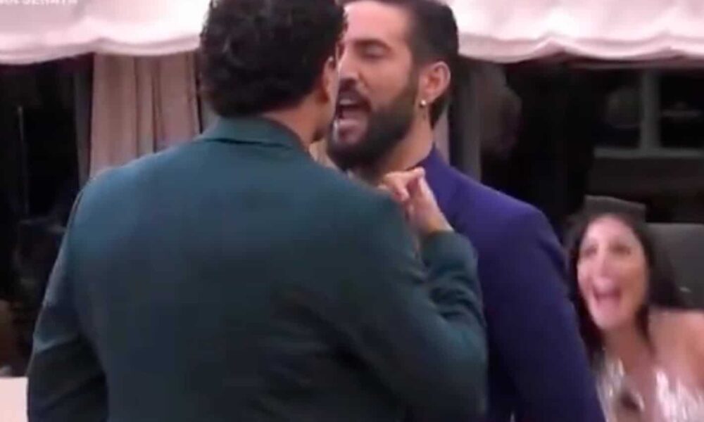 GFVIP, DIRETTA di Venerdì 23 Ottobre. Giacomo eliminato: "Non sono un comodino". Alex e Roncaccia quasi alle mani. In 4 al televoto