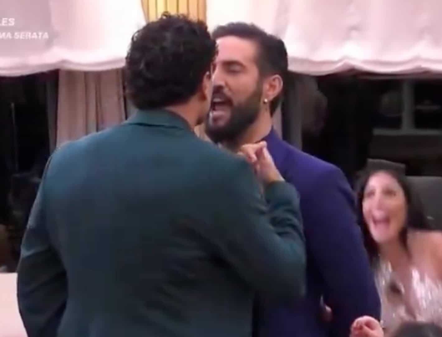 GFVIP, DIRETTA di Venerdì 23 Ottobre. Giacomo eliminato: "Non sono un comodino". Alex e Roncaccia quasi alle mani. In 4 al televoto