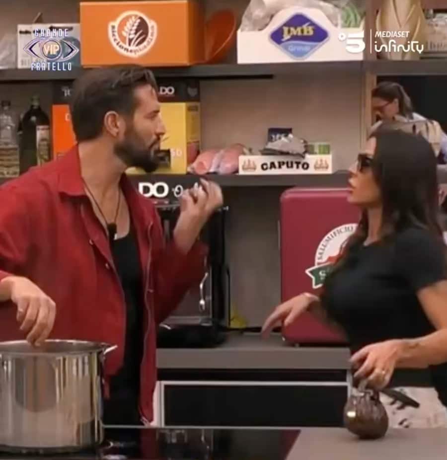 GFVIP, DIRETTA di Lunedì 26 Ottobre. Ancora scontri: protagonisti Valeria e Alex. Arriva una sorpresa speciale per Giulia: sua sorella Sivia. Chi sarà il primo candidato all'eliminazione?