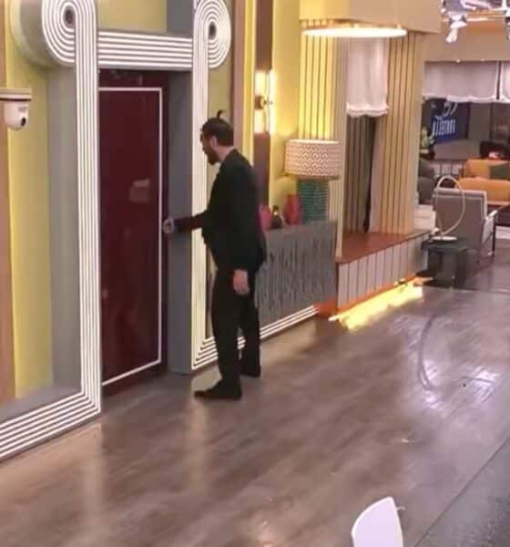 GFVIP, DIRETTA di Lunedì 26 Ottobre. Alex vuole uscire dalla Casa, Selvaggia non sopporta Marina. In 6 al televoto per il primo finalista